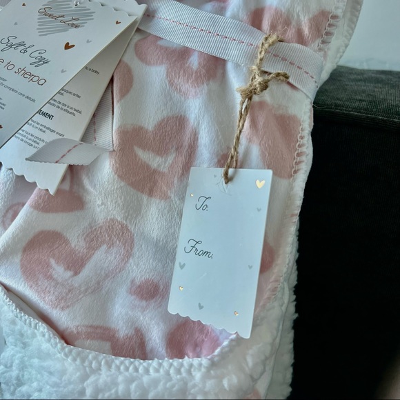 NWT Heart Valentine’s Baby Blanket - Picture 4 of 9
